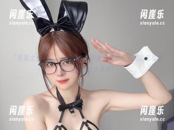 “眼酱大魔王w”带着灰尾猫系全集来啦，下载的话要小心别被蹭得太入迷哦！