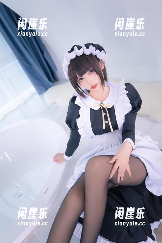 神楽坂真冬 分享神楽坂真冬的透明黑白水手服,cos界的另类风向标?