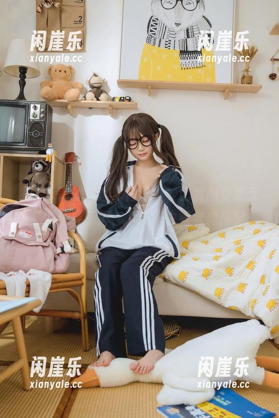 神沢永莉的这套“白色”，比我所有夏天的T恤还要新鲜，下载了也得考虑搭配。
