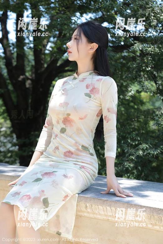 秀人网 - 奶瓶土肥圆的甜蜜日常：双马尾套图，来一发吧！