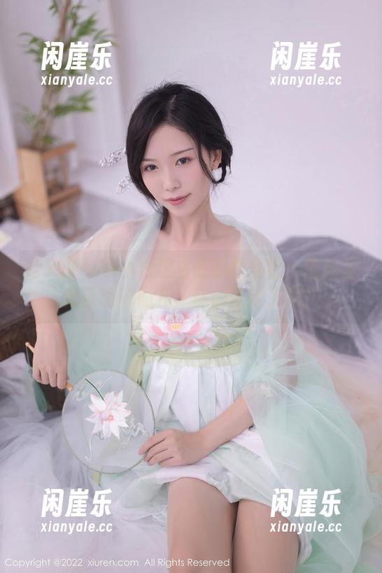 秀人网 - 小小白思宜的豹纹搭配：图库里藏着的时尚儿，你们查过了吗？