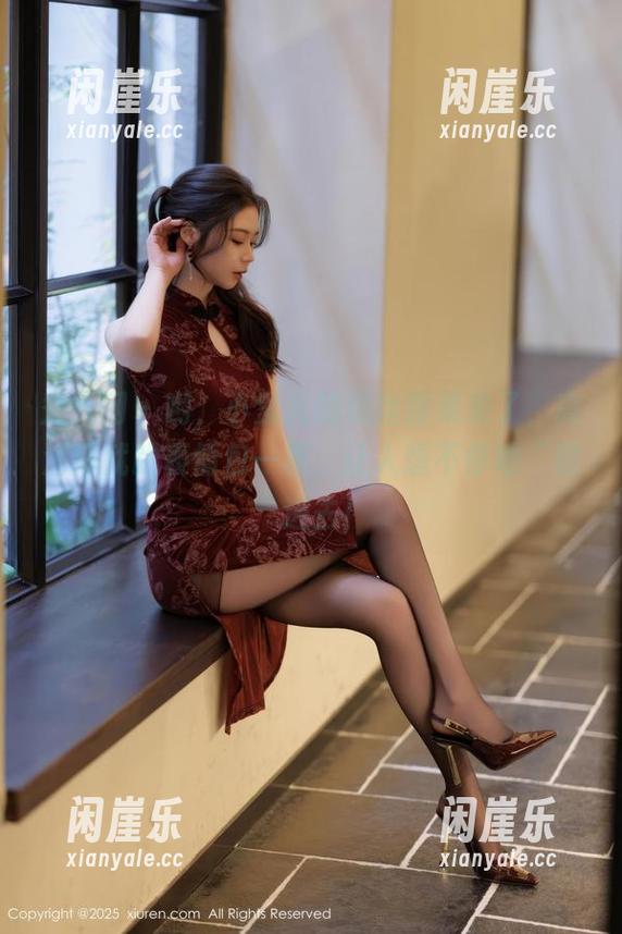 秀人网 - 哟，小紫儿的黑丝图集来了，高清得就跟表情包一样，让人想不停地“戳”进去！