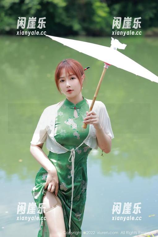 秀人网 - 萌白酱开出的私房单子，每一张图片都是一场套装的时尚较量。