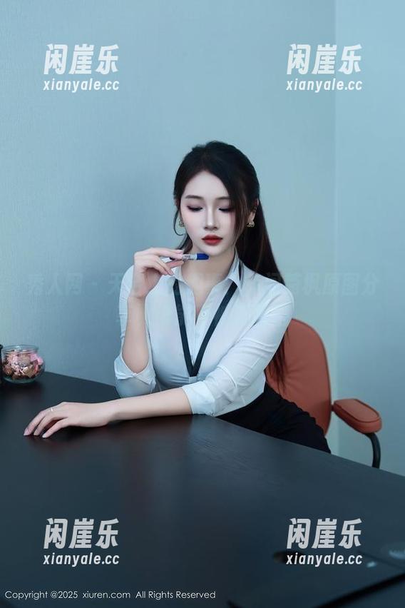 秀人网 - 天台上的趣事：赤间菀枫原图分享，谁能不被吸引呢