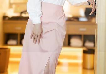 秀人网 – 陈思琪Art的写真：定制制服也能穿出不一样的风味！