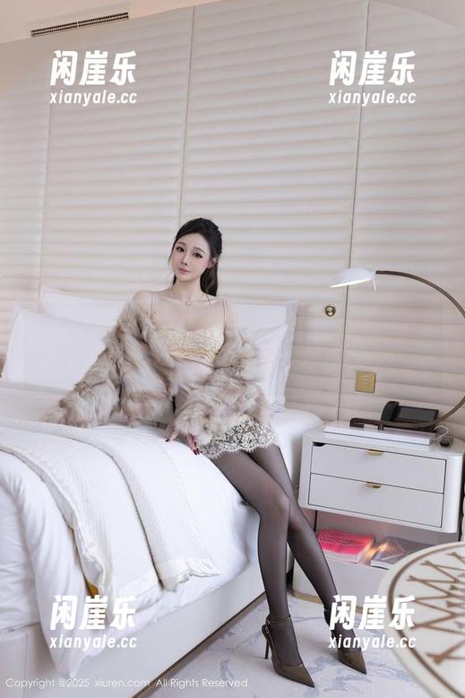 秀人网 - 陈梵妮Fanny的泳池写真：水浪掀起，不小心撩到了心