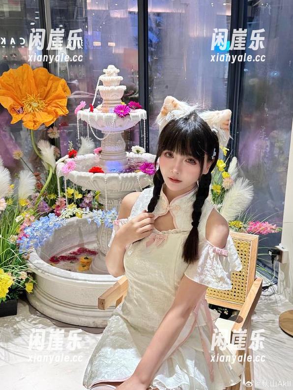 某种程度上，秋山AkI的高跟鞋和最新的cos相互辉映，咋那么有感觉呢？
