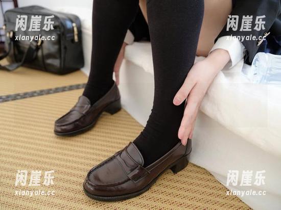 紧急企划-见希 紧急企划 - 见希短裙图集,搞得我都想去找一条来穿穿了!