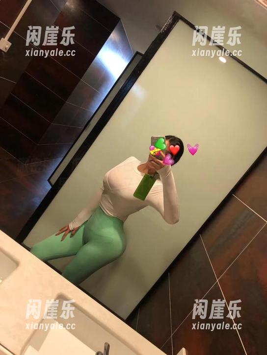 微密圈 - 沉浸在紫色哒豚豚的死库水资源里，脑子里又开始跑偏了。