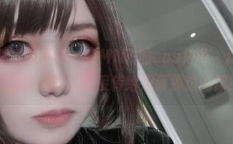 紫式部转身为芊川一笑MNK的cos角色，这图流露出的快乐可以直接传给屏幕那边的你！