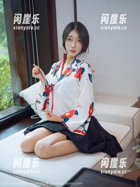 花漾show - 比基尼Online，心妍小公主的写真，气氛微妙而真实，像有话想说又没开口。