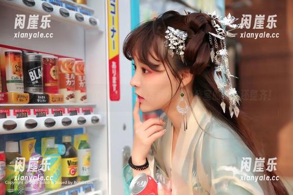 菠萝社 - 夏美酱这位秘书，高清写真比我办公室的文件还整齐！
