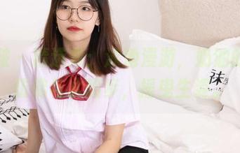 袜啵啵 – 精选集：泳池漫游，奶油的身影仿佛与水踱步，摇曳生姿。