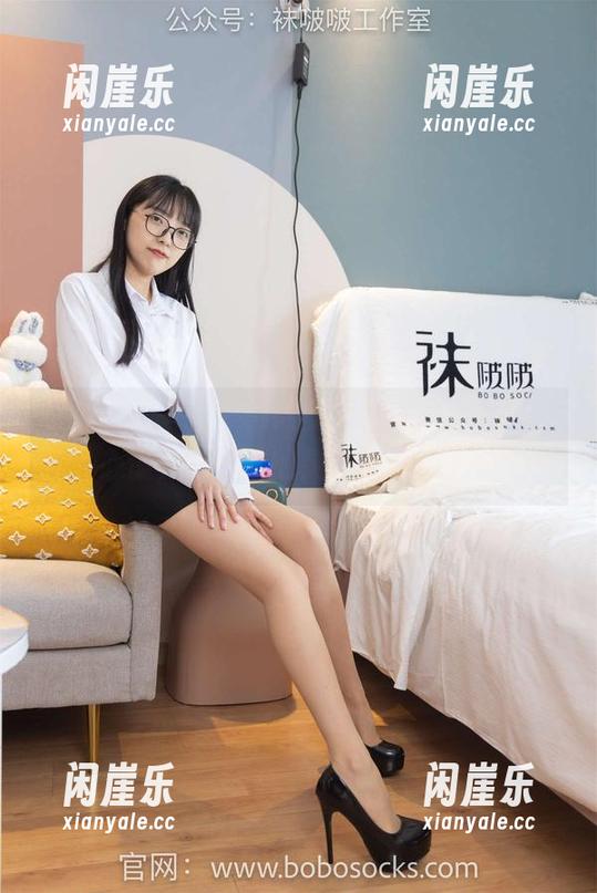 袜啵啵 - 一双熊熊的美脚，高清细节让人心慌，作品里的灵动不在话下。