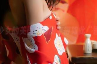 西瓜少女的美图：制服穿得如此“冒泡”