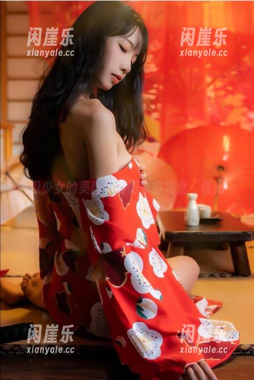 西瓜少女的美图：制服穿得如此“冒泡”