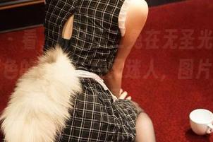 微密圈 – 看，轩子巨二兔在无圣光里游走，酒红色的色调任性又迷人，图片里全是小心思。
