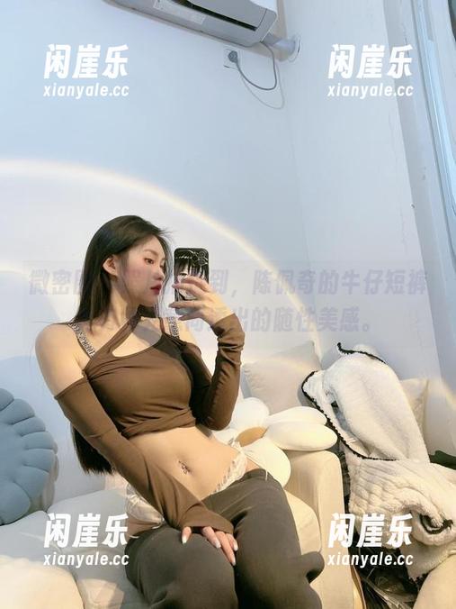 微密圈 - 照片捕捉到，陈佩奇的牛仔短裤真有种无意间透出的随性美感。