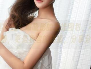 青豆客 – 这个谭晓彤的空姐图包，不仅仅是衣服，更是妆容的碰撞，分享分享！