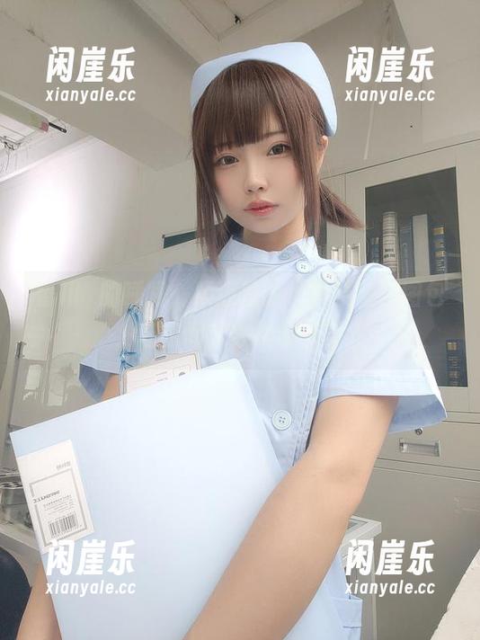 香川澪的睡裙，频道里的“朦胧”美图包，眨眼间就被她吸引了。