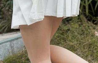 魔镜街拍作品：红裙小姐姐，究竟是个性还是角色扮演？