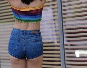 黑丝模特闪耀登场，魔镜街拍的福利图片等你来解锁！