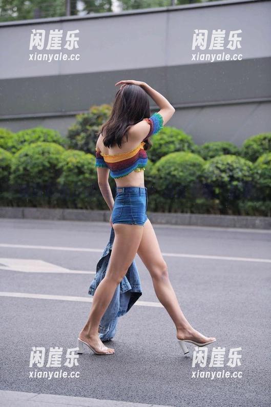 魔镜街拍 魔镜街拍美腿美女全集:点击下载,后果自负哦!