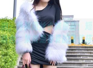 魔镜街拍，热裤短丝小妹原图：短裤与短丝袜的结合，果然是春夏的最佳搭档么？