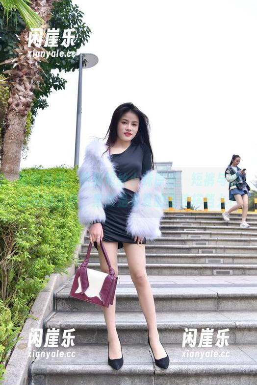 魔镜街拍，热裤短丝小妹原图：短裤与短丝袜的结合，果然是春夏的最佳搭档么？